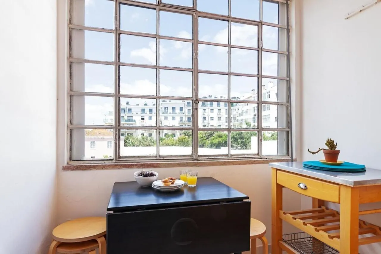 Quiet 3 Bedroom Apartment In Lisboa